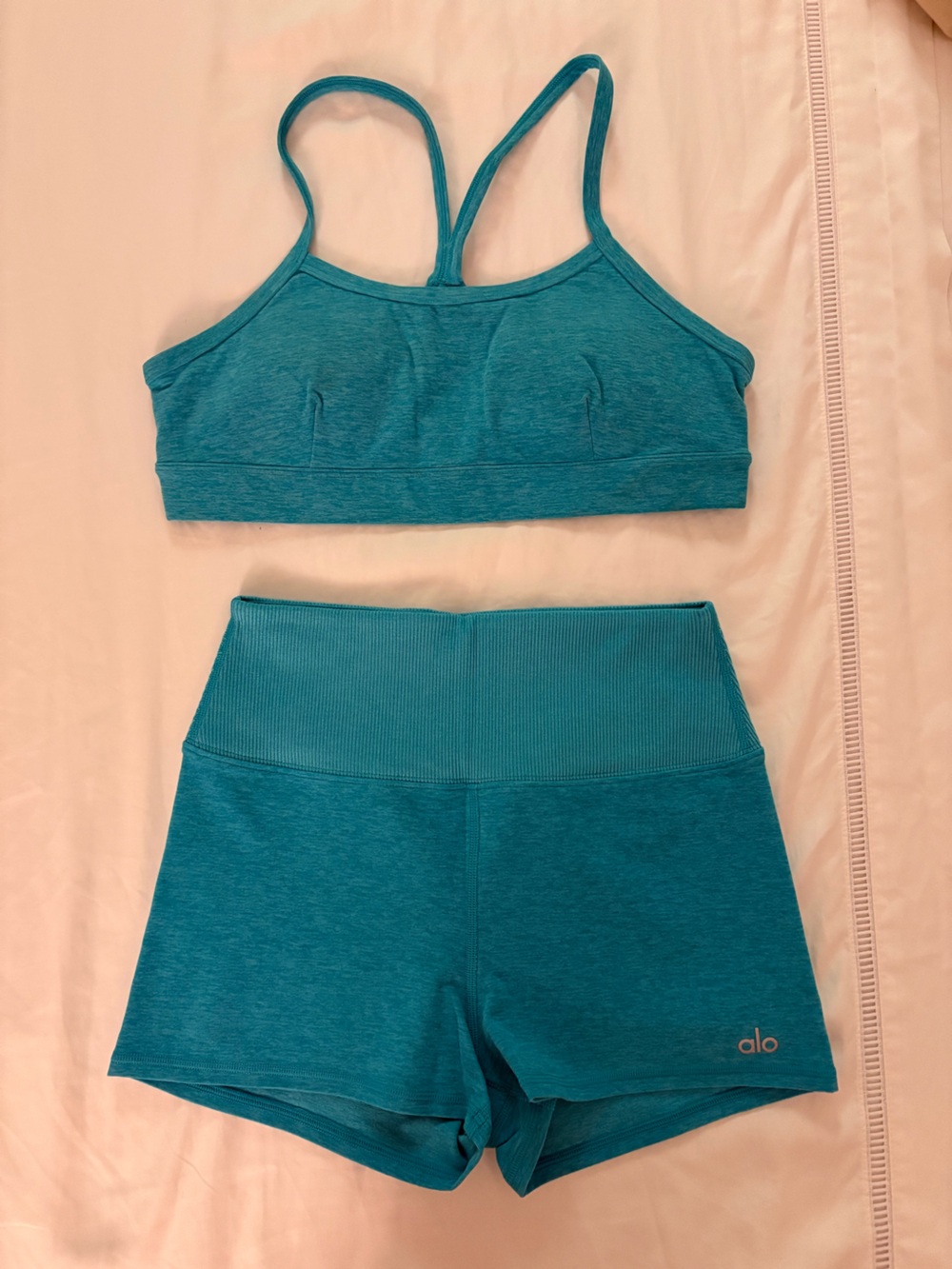 ALO Yoga Alosoft Gratitude Bra M and short S Bright Aqua Heather like a new